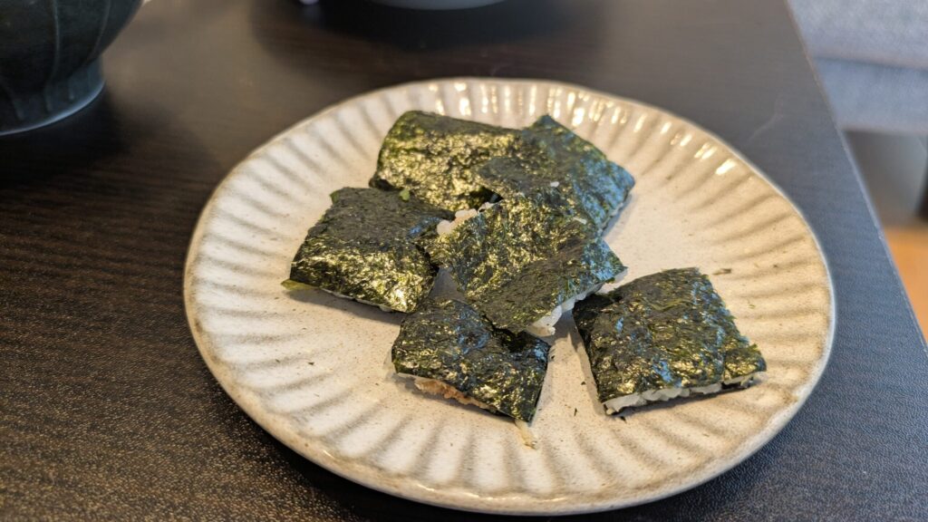 海苔で挟んでカットしたところ